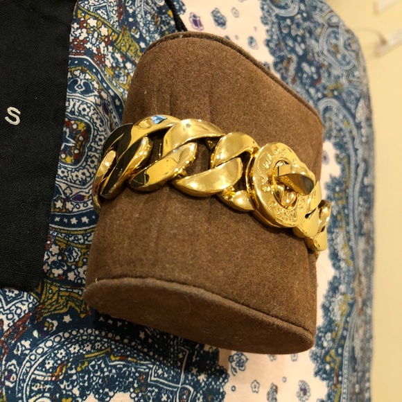 Marc Jacobs gold turnlock chain link bracelet - Picture 3 of 8